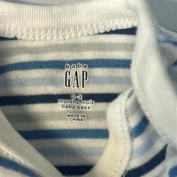 Baby GAP - 3 piece bundle -long sleeve onesies and lined pants. Size 0-3 months - Picture 7 of 12